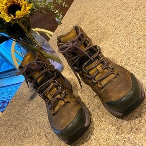 Merrell Gore Tex Crestbound Women’s Leather Hiking Boots 11